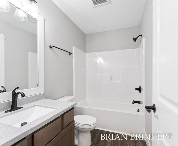 5233 W Lakewood Road, Fruitland Twp, MI 49461