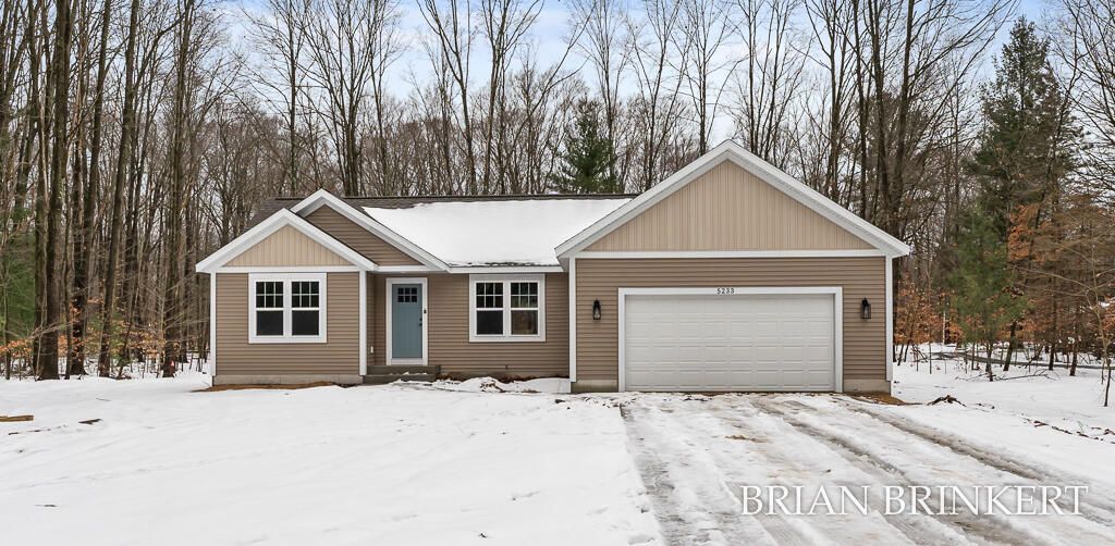 5233 W Lakewood Road, Fruitland Twp, MI 49461