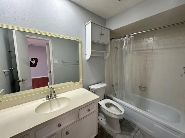 7700 Creekbend Drive 109, Houston, TX 77071