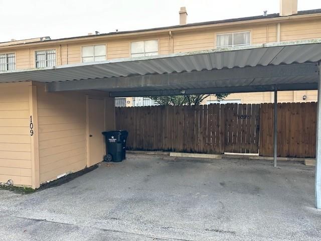 7700 Creekbend Drive 109, Houston, TX 77071
