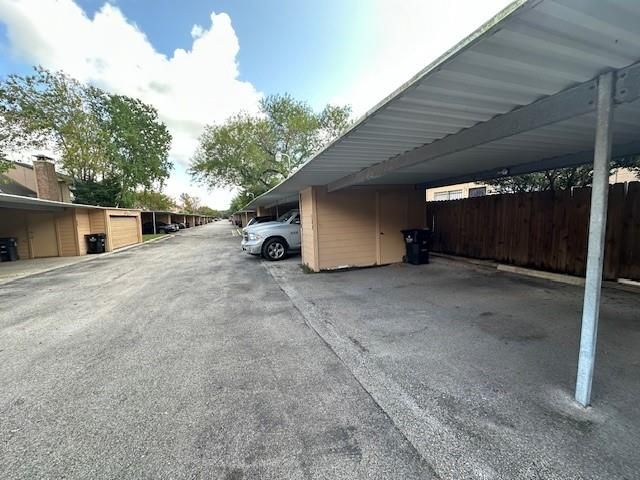 7700 Creekbend Drive 109, Houston, TX 77071