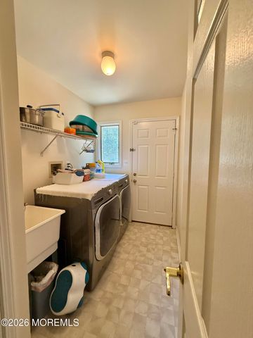 6 Seaman Road, Freehold, NJ 07728