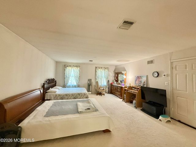 6 Seaman Road, Freehold, NJ 07728