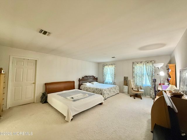 6 Seaman Road, Freehold, NJ 07728