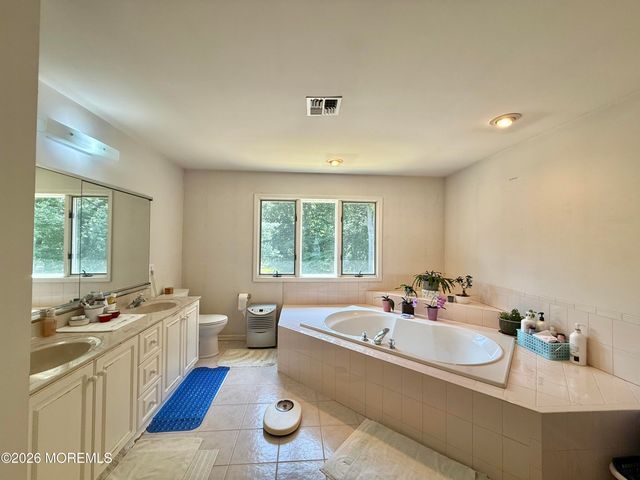 6 Seaman Road, Freehold, NJ 07728