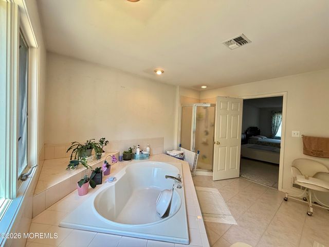 6 Seaman Road, Freehold, NJ 07728