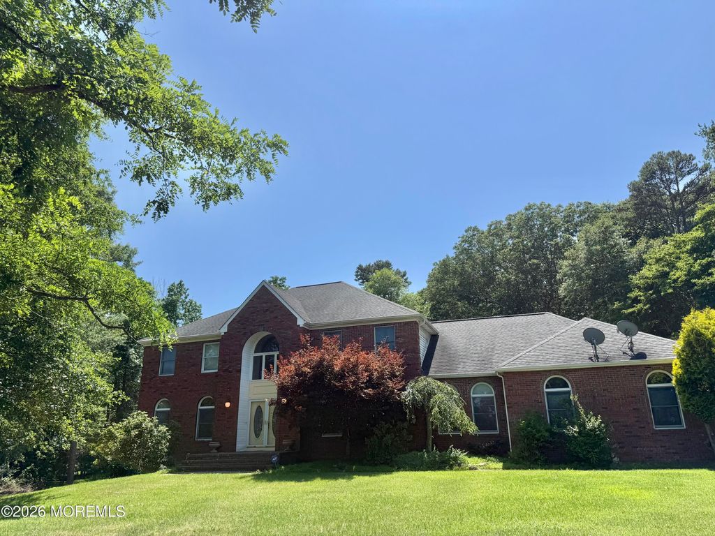 6 Seaman Road, Freehold, NJ 07728