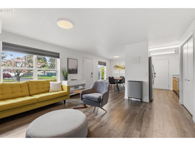 1189 Nw LANAIAS Way, Roseburg, OR 97471