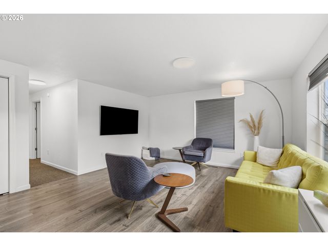 1189 Nw LANAIAS Way, Roseburg, OR 97471