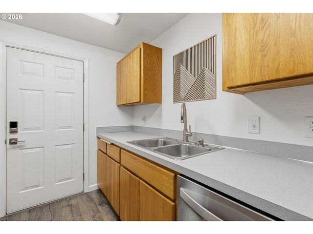 1189 Nw LANAIAS Way, Roseburg, OR 97471