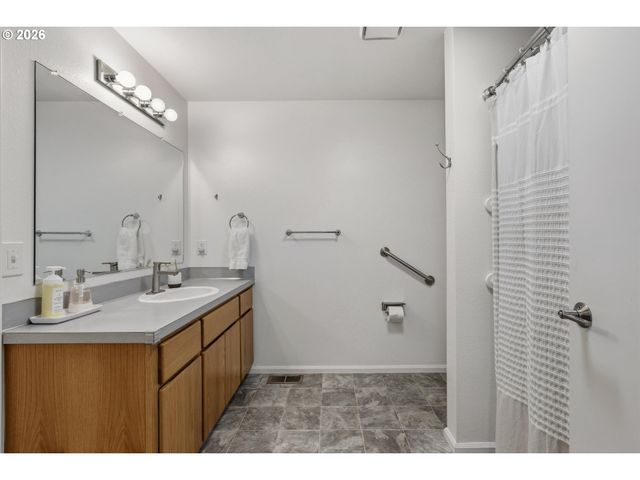 1189 Nw LANAIAS Way, Roseburg, OR 97471