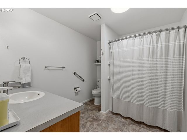 1189 Nw LANAIAS Way, Roseburg, OR 97471