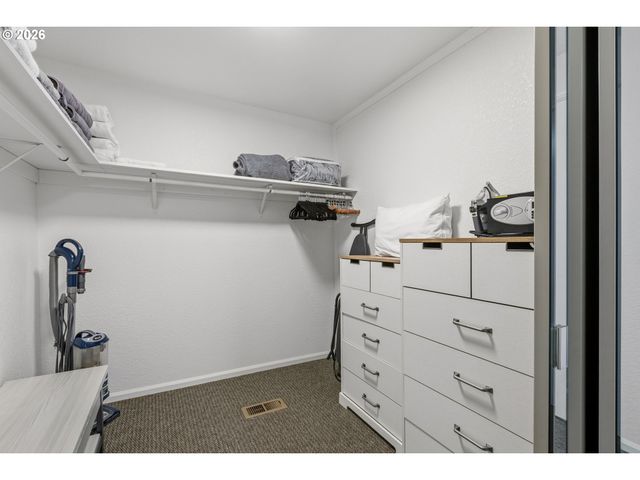 1189 Nw LANAIAS Way, Roseburg, OR 97471