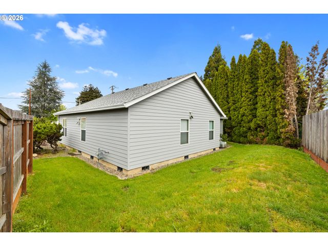 1189 Nw LANAIAS Way, Roseburg, OR 97471