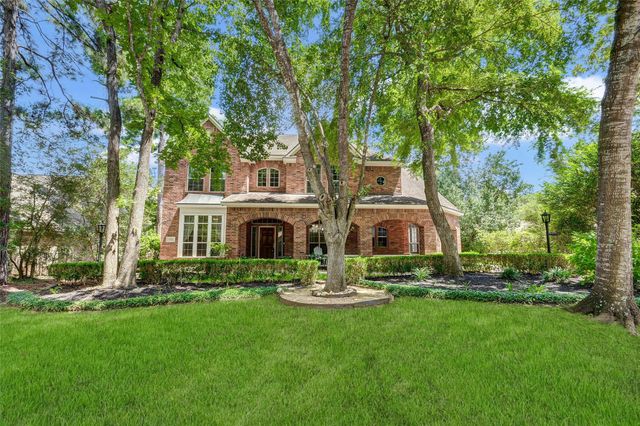 203 N Hazelcrest Circle, The Woodlands, TX 77382