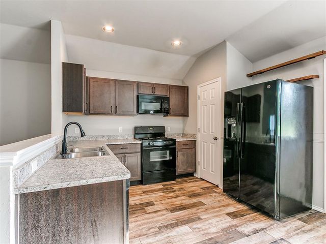 9732 Glover River Drive, Yukon, OK 73099