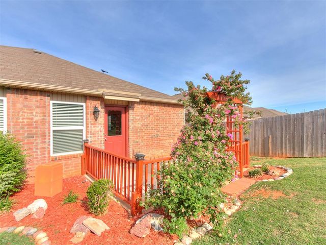 9732 Glover River Drive, Yukon, OK 73099