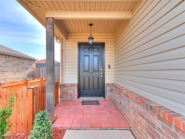 9732 Glover River Drive, Yukon, OK 73099