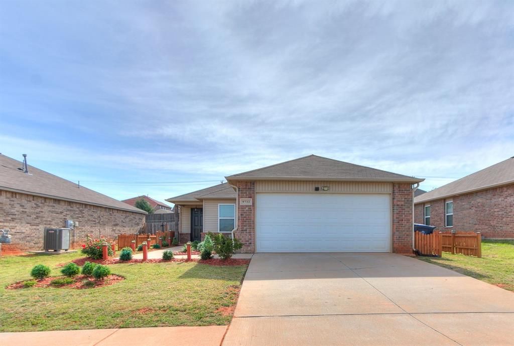 9732 Glover River Drive, Yukon, OK 73099