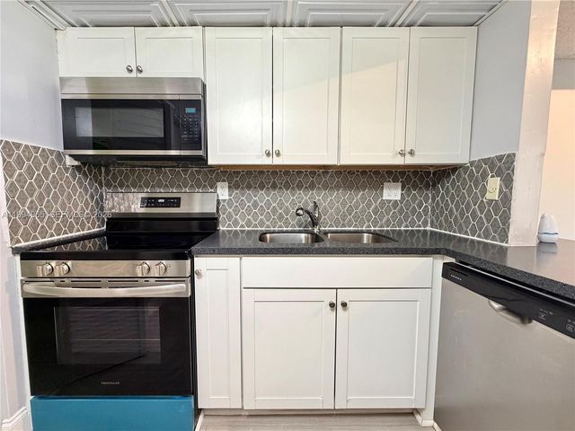 2075 SW 122nd Ave 209, Miami, FL 33175