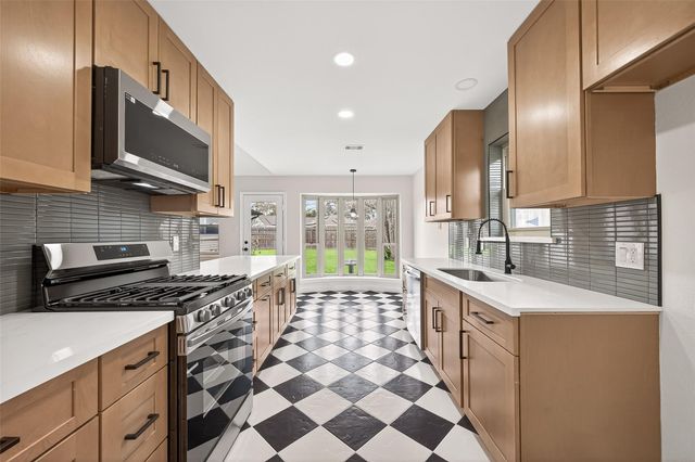 11906 Meadowdale Drive, Stafford, TX 77477