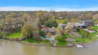 3945 Kirkland Court, Bloomfield Charter Township, MI 48302