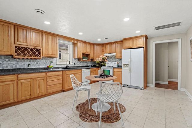 2020 N MEADE STREET, Appleton, WI 54911