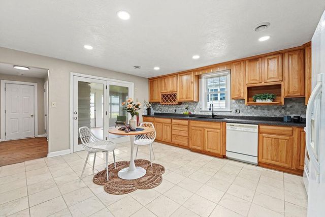2020 N MEADE STREET, Appleton, WI 54911