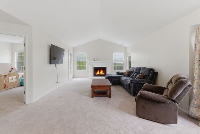 206 Glasgow Lane B206, Schaumburg, IL 60194