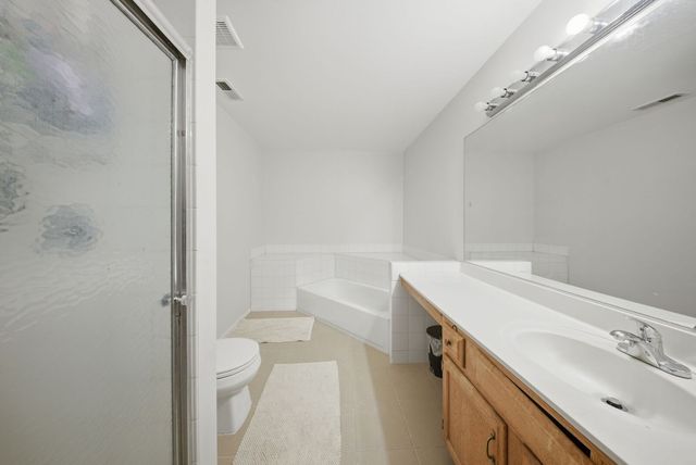 206 Glasgow Lane B206, Schaumburg, IL 60194