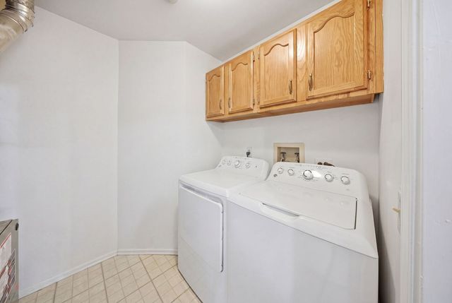206 Glasgow Lane B206, Schaumburg, IL 60194
