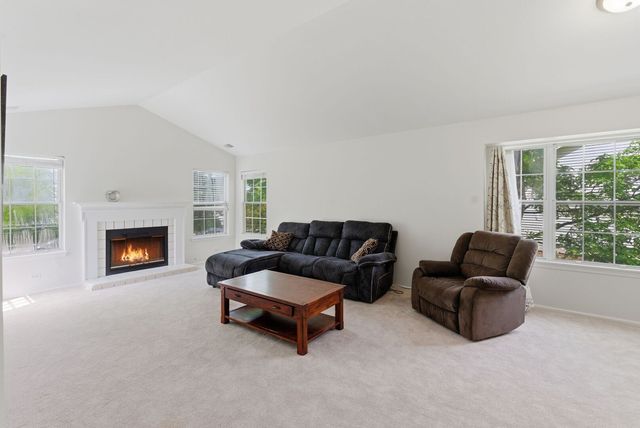 206 Glasgow Lane B206, Schaumburg, IL 60194