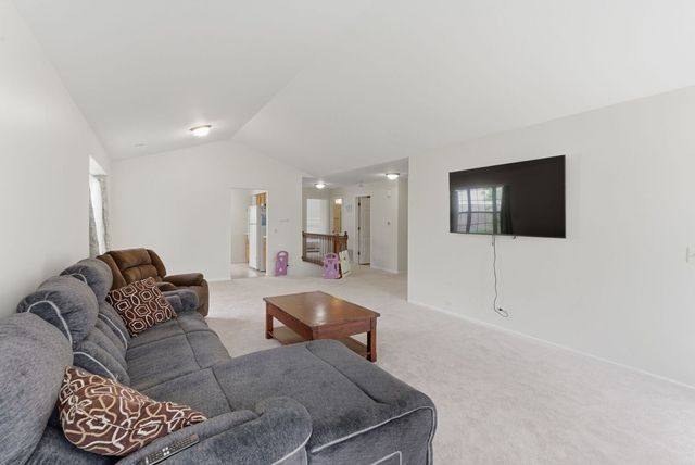 206 Glasgow Lane B206, Schaumburg, IL 60194