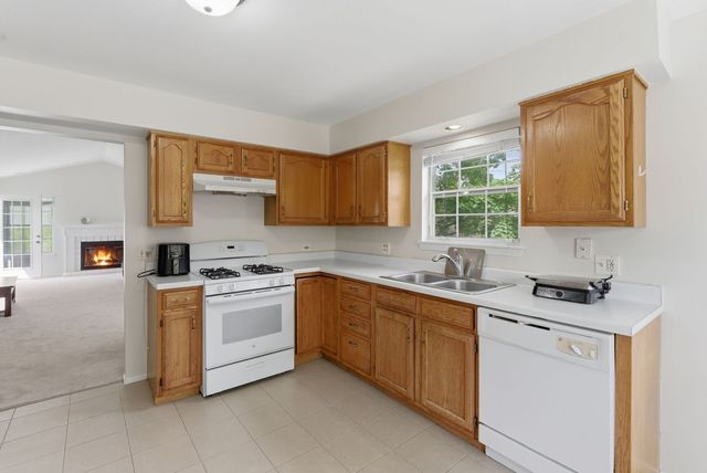 206 Glasgow Lane B206, Schaumburg, IL 60194