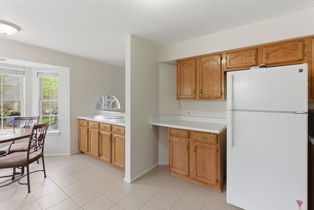206 Glasgow Lane B206, Schaumburg, IL 60194