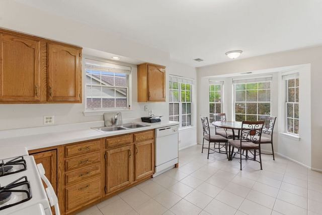 206 Glasgow Lane B206, Schaumburg, IL 60194