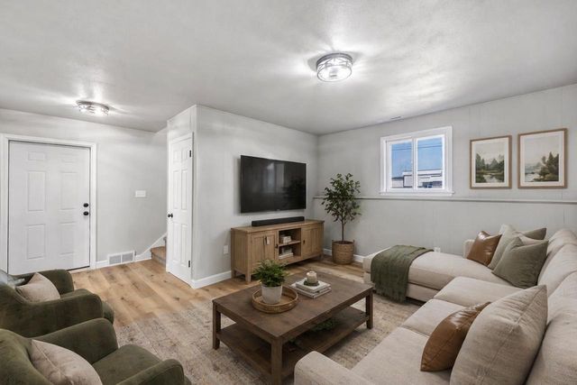 1521 BISMARCK AVENUE, Oshkosh, WI 54902