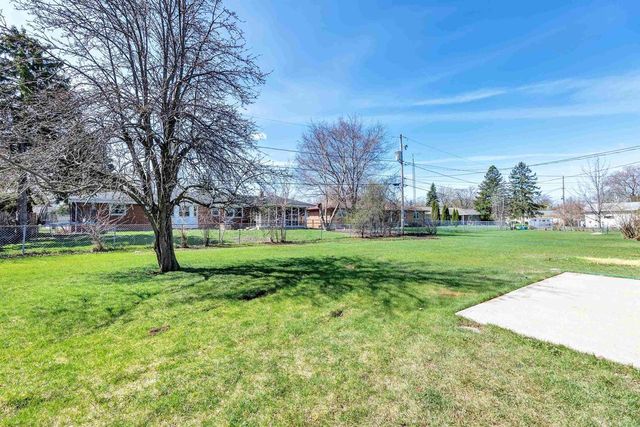 1521 BISMARCK AVENUE, Oshkosh, WI 54902