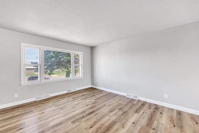 1521 BISMARCK AVENUE, Oshkosh, WI 54902