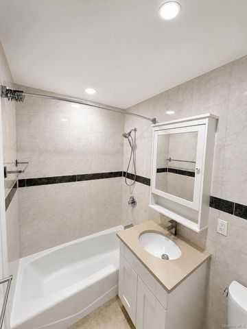 3749 81st Street 7D, Jackson Heights, NY 11372