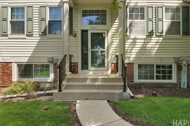 847 Essex Circle, Grayslake, IL 60030