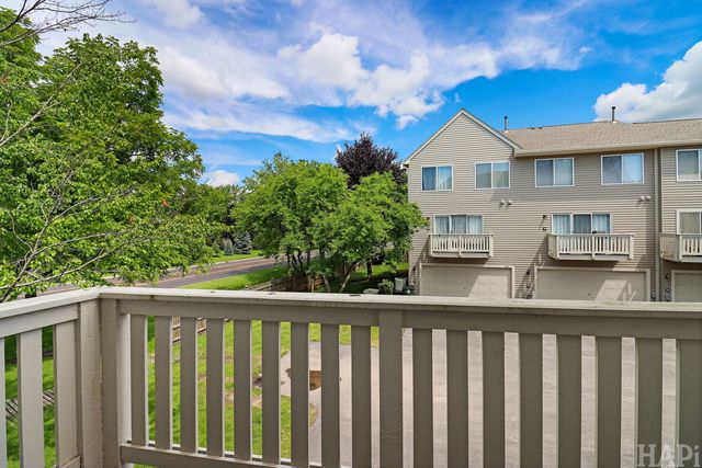 847 Essex Circle, Grayslake, IL 60030