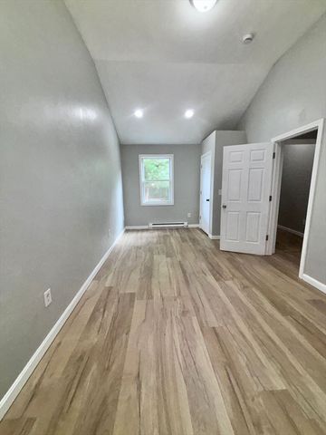 26 Main St 2, Spencer, MA 01562