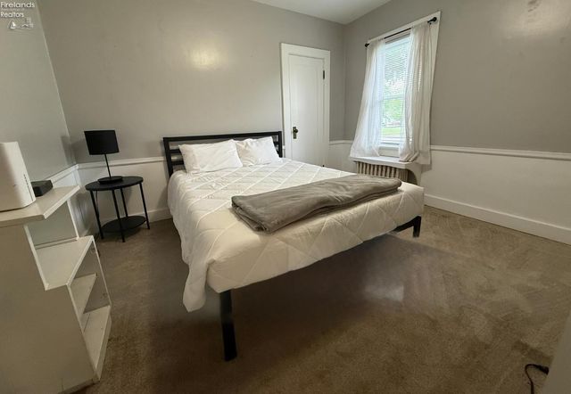 E 118 5th Street, Port Clinton, OH 43452