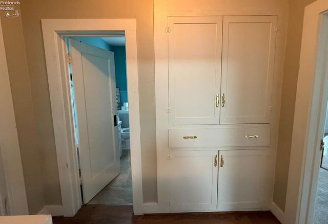E 118 5th Street, Port Clinton, OH 43452
