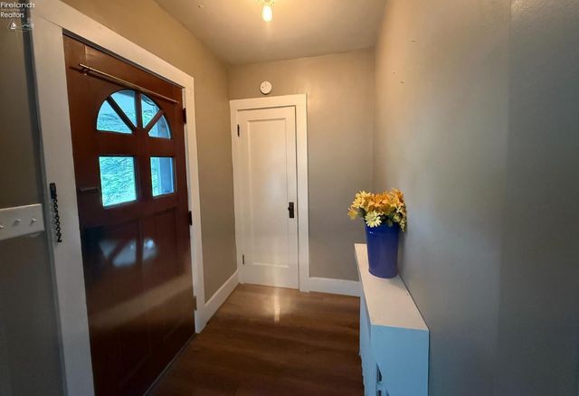 E 118 5th Street, Port Clinton, OH 43452
