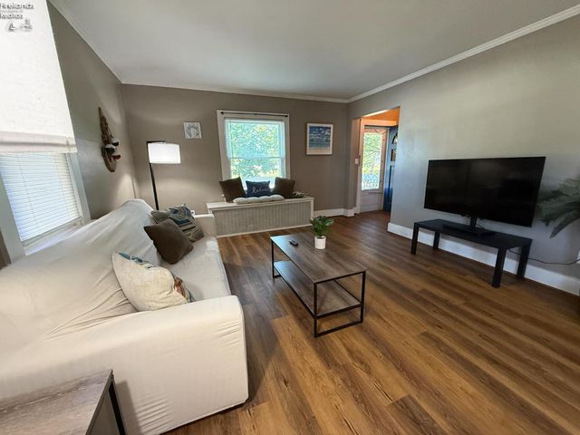 E 118 5th Street, Port Clinton, OH 43452