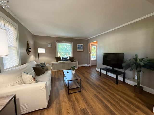 E 118 5th Street, Port Clinton, OH 43452