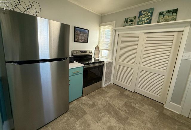 E 118 5th Street, Port Clinton, OH 43452