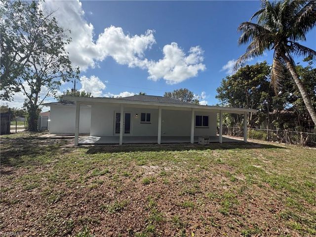 5285 19 PL, Naples, FL 34116